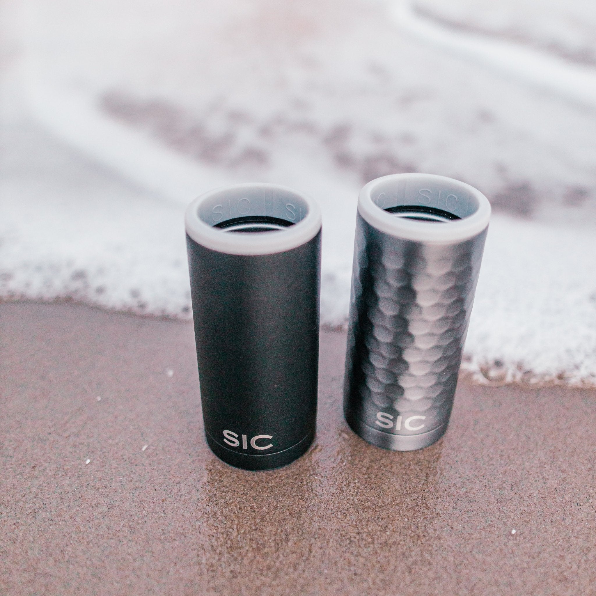 SIC® Slim Can Cooler Hammered Gunmetal - SIC Lifestyle